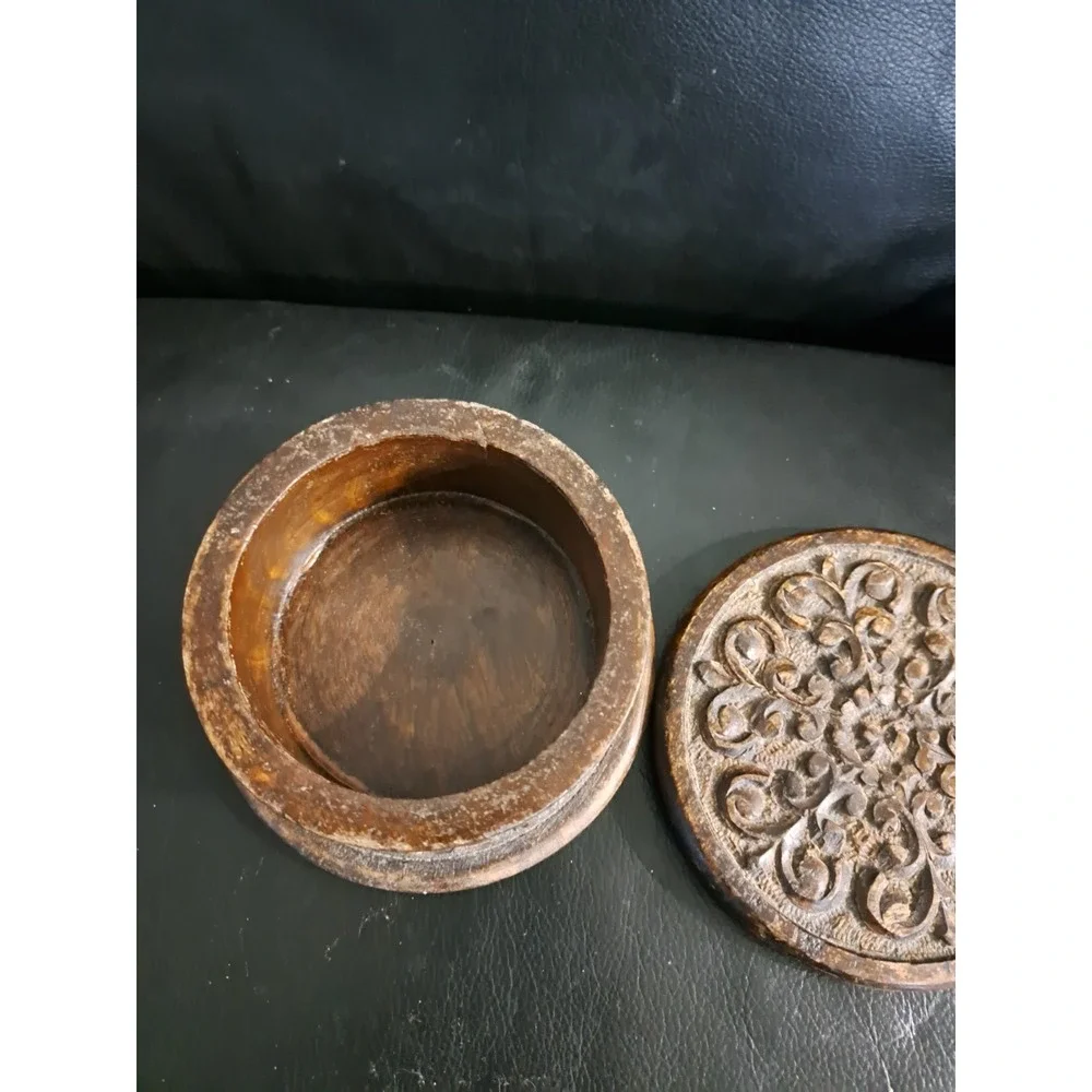 Vintage Covered Wood Box Trinket Round Hand Carved Lidded‎ Victorian